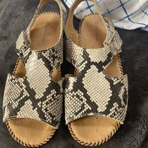 Ladies sandals